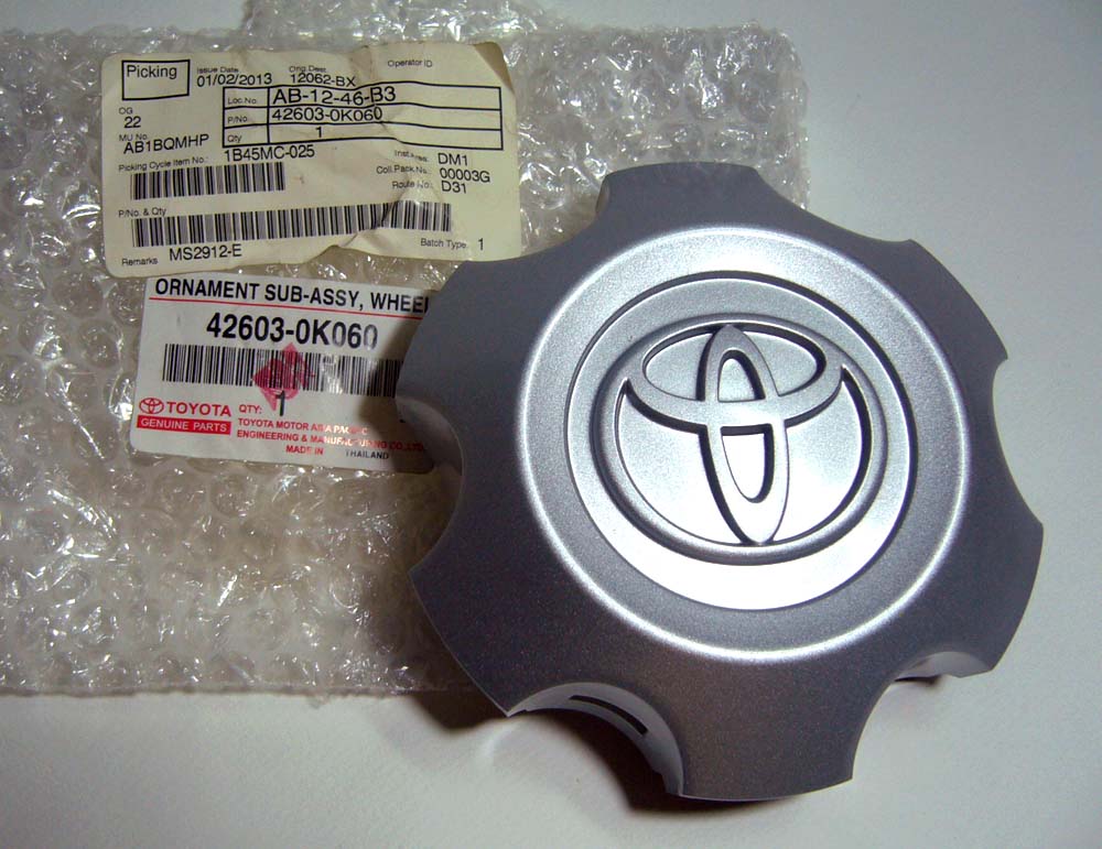 Genuine Toyota wheel center cap OEM 42603-0K060 for 2004–2012 Toyota Hilux