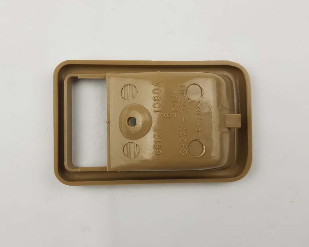 Beige inner door handle bezel detail 2 for Toyota Corolla KE70 / KE71 / TE72 / TE73