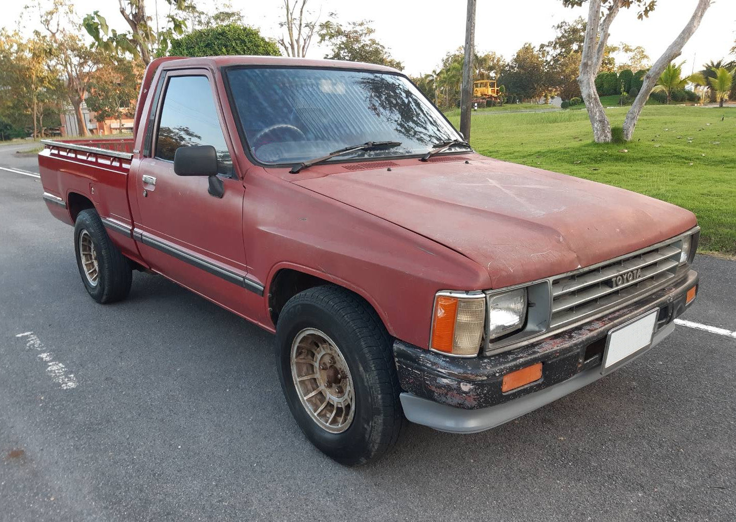 Weatherstrip Door Rubber Front Door Left for Toyota Pickup LN50 LN56 LN60 LN51 LN55 YN52 YN56 YN60 4Runner RN55 RN60 RN50 Pickup Truck 67862-89104