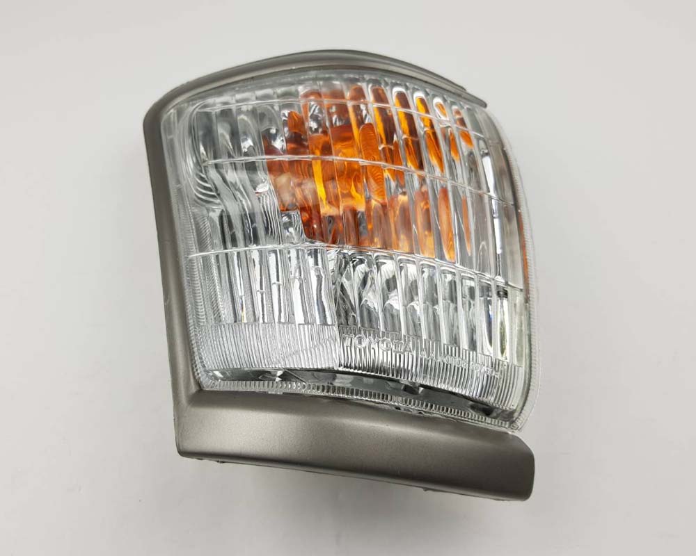 Front & Turn Signal Light - LN145 - Grey - RH for 1997–2005 Toyota Hilux / 4Runner Truck, including LN145 (application varies by market/production date) – OEM 81510-35140