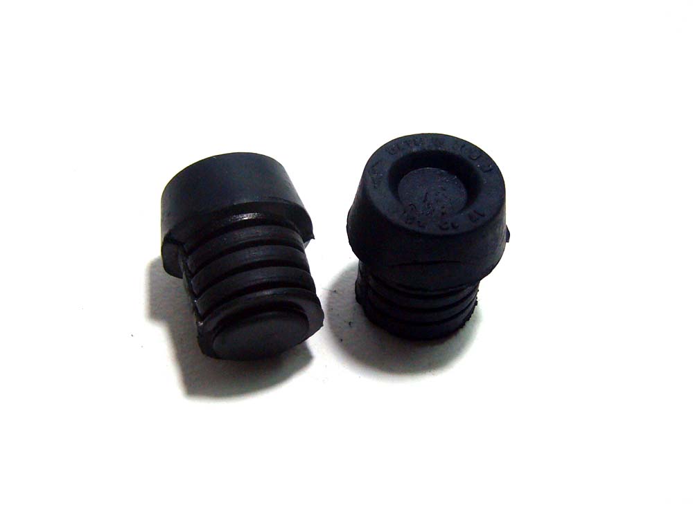 Pair Hood Bumper Rubber for Nissan Datsun D21 D21U pickup UTE