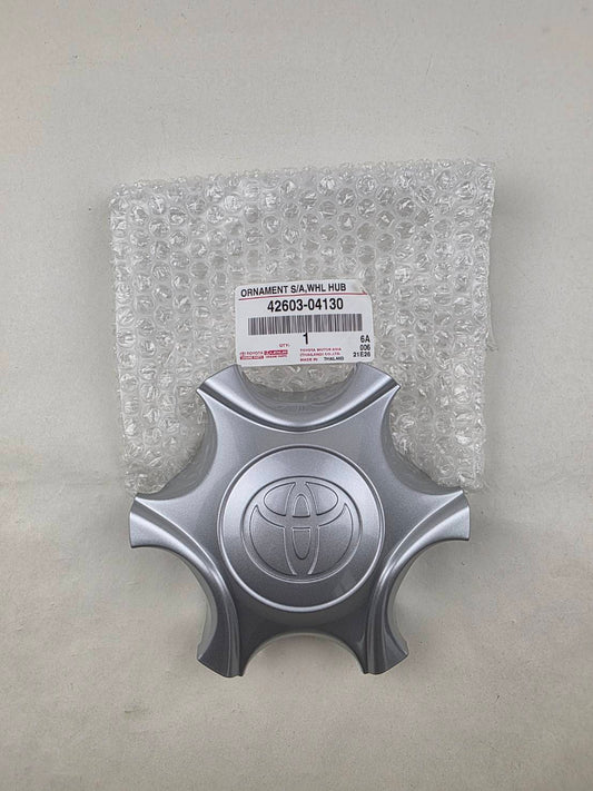 Genuine Toyota wheel center cap OEM 42603-04130 for 1997–2006 Toyota Hilux