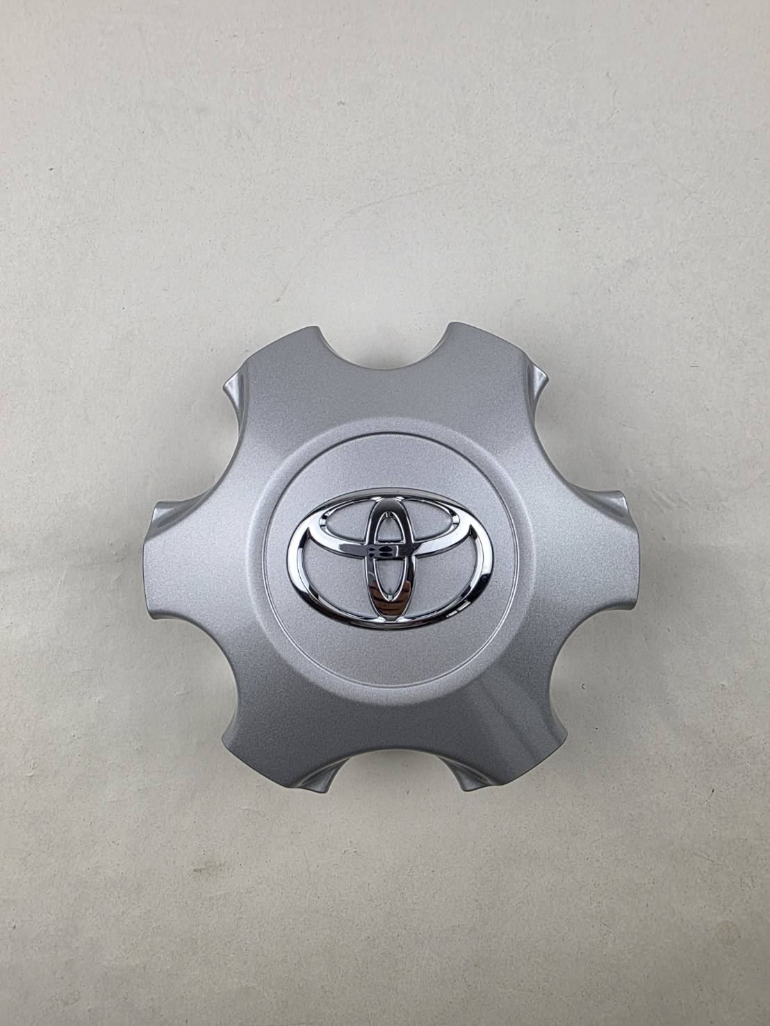 Genuine Toyota Wheel Center Cap for Toyota Hilux & Fortuner – OEM 4260B-0K080