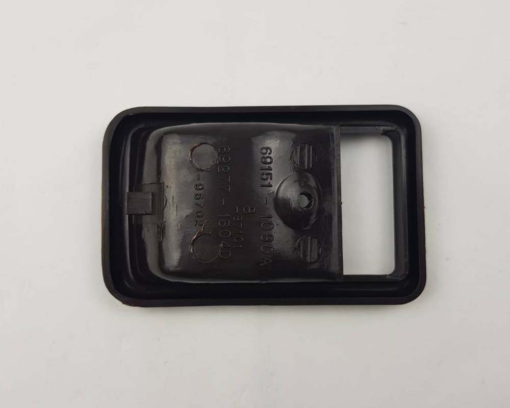 Brown inner door handle bezel detail 2 for Toyota Corolla / Sprinter KE70 / AE70 / AE71 / TE72