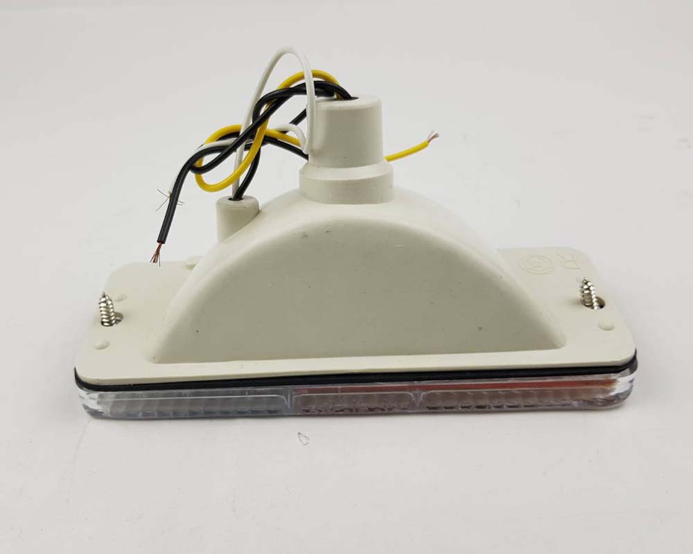 Mazda B2200 / M1300 / M1400 Front Bumper Parking & Turn Signal Light – Amber / Clear – RH / Right – view 3