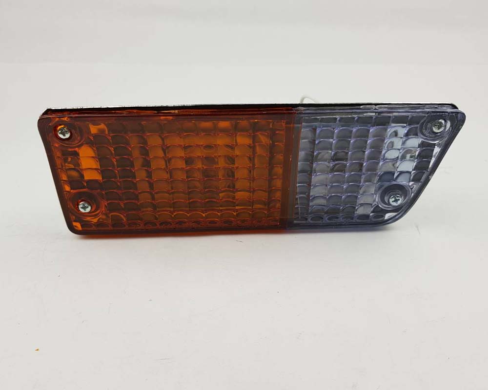 Mazda M1600 Front Bumper Parking & Turn Signal Light – Amber / Clear – LH / Left