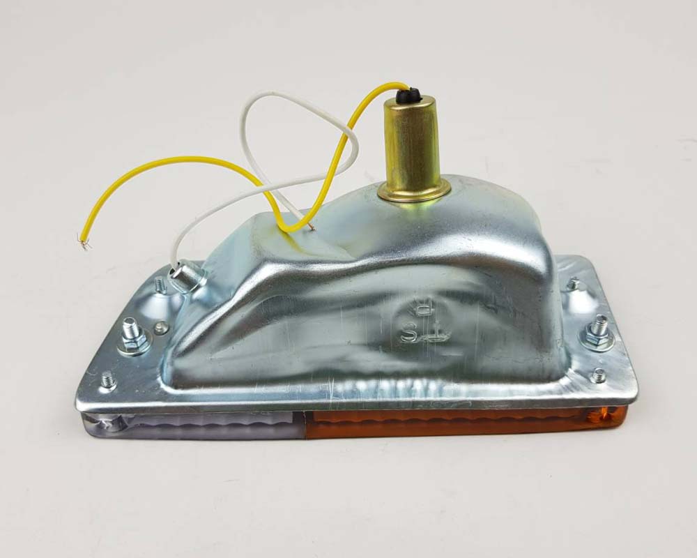 Mazda M1600 Front Bumper Parking & Turn Signal Light – Amber / Clear – RH / Right – view 2