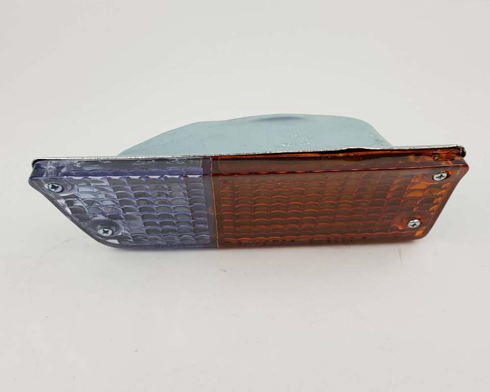 Mazda M1600 Front Bumper Parking & Turn Signal Light – Amber / Clear – RH / Right – view 3