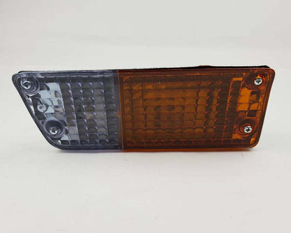 Mazda M1600 Front Bumper Parking & Turn Signal Light – Amber / Clear – RH / Right