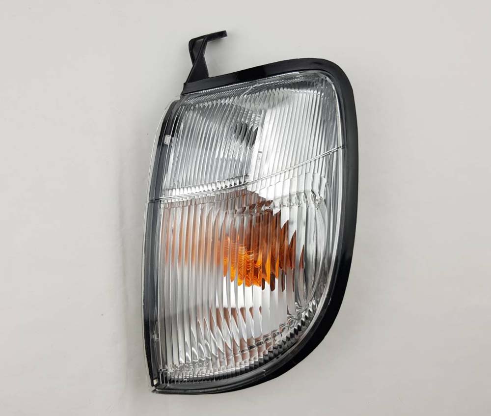 Front Corner Turn Signal Light - for Nissan D22 Pickup 2000 - No Socket - RH – OEM 26110-VJ825