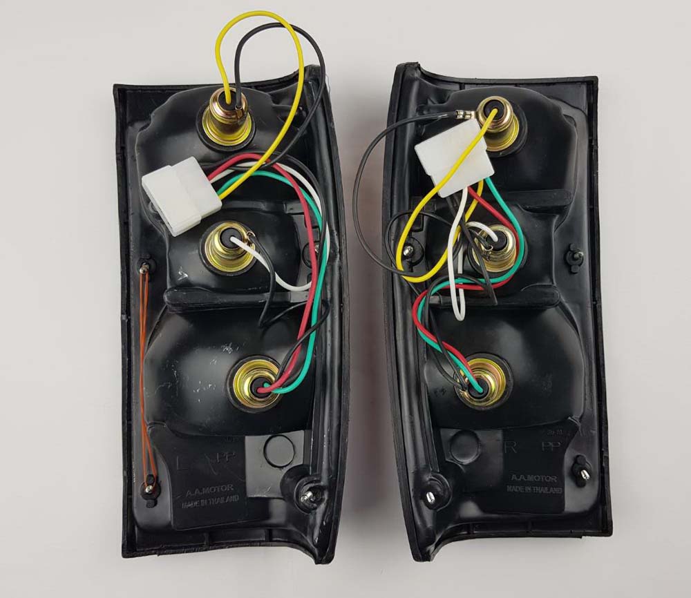 1984–1988 Toyota Hilux RN50 / LN50 Pickup rear combination tail light pair product view 2