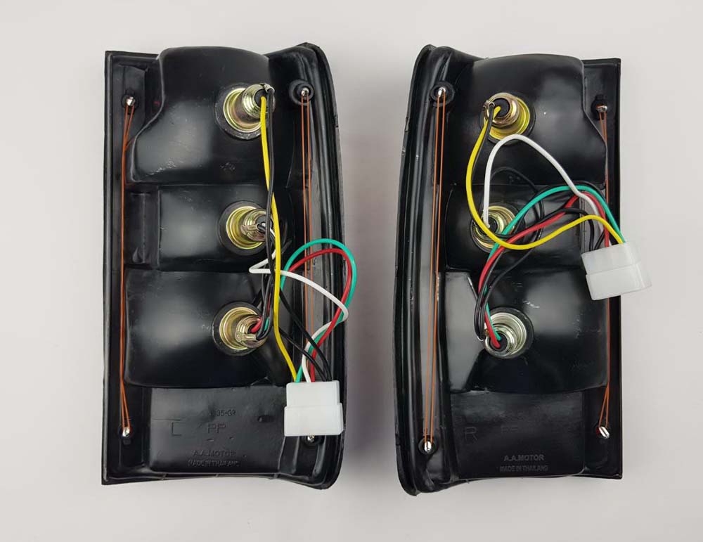 1987–1999 Toyota Hilux / Mighty-X LN85 Pickup rear combination tail light pair product view 2