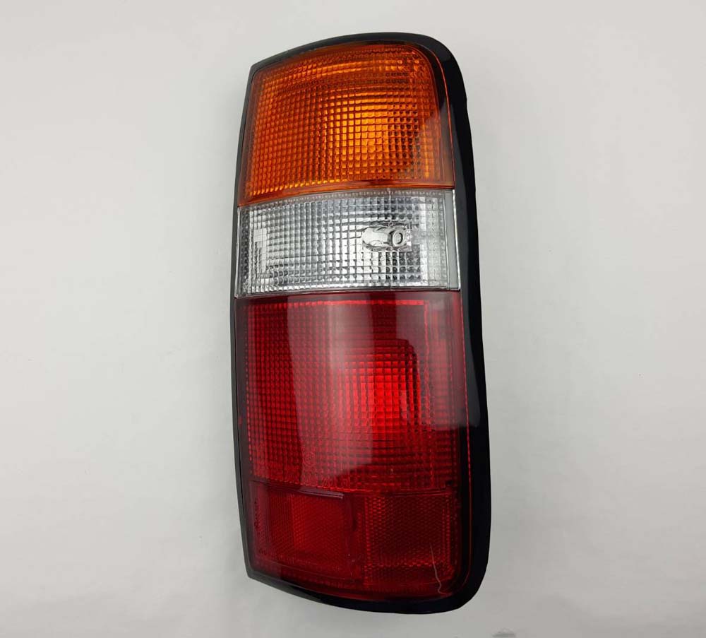 Right Hand (RH) rear combination tail light for Toyota Land Cruiser 80 Series FJ80 / FZJ80 / HDJ80 / HZJ80 OEM 81550-60332