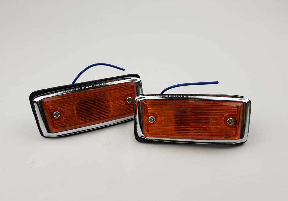 Side Marker Turn Signal Light Pair LH + RH Left + Right (LH + RH) for 1972–1975 Toyota Hilux RN20 / RN25 Pickup OEM 81730-19085 / 81740-19065