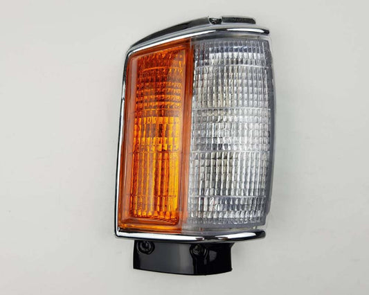 Front Corner Parking & Clearance Light – Chrome – RH Right Hand (RH) for 1984–1986 Toyota Hilux LN50 / LN55 / LN56 / RN50 / RN55 / YN50-series (selected applications) OEM 81610-39845