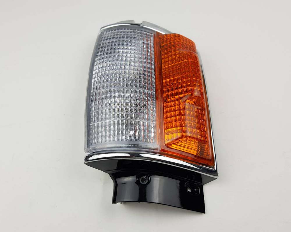 Front Corner Parking & Clearance Light – Chrome – LH for 1984–1986 Toyota Hilux LN60 / LN65 / YN60-series (selected applications) product view 3