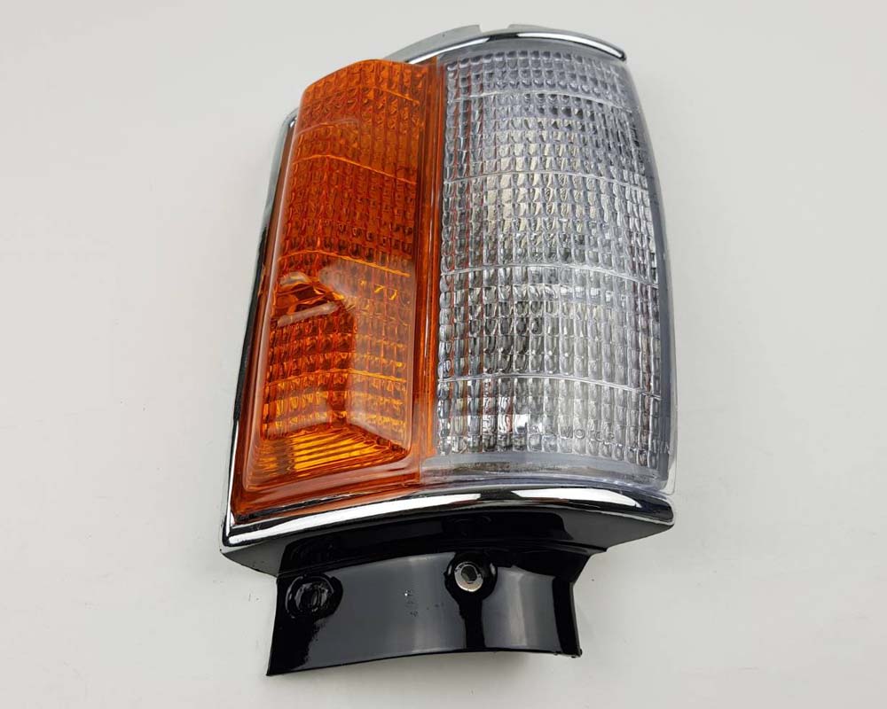 Front Corner Parking & Clearance Light – RH for 1984–1986 Toyota Hilux LN60 / LN65 / YN60-series (selected applications) product view 3