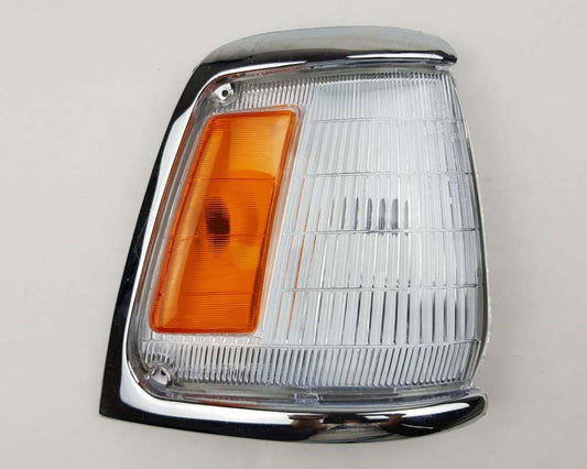 Front Corner Parking & Clearance Light – Chrome – RH Right Hand (RH) for 1991–1994 Toyota Hilux LN80 / LN85 / LN90 / RN85 and related models OEM 81610-35040