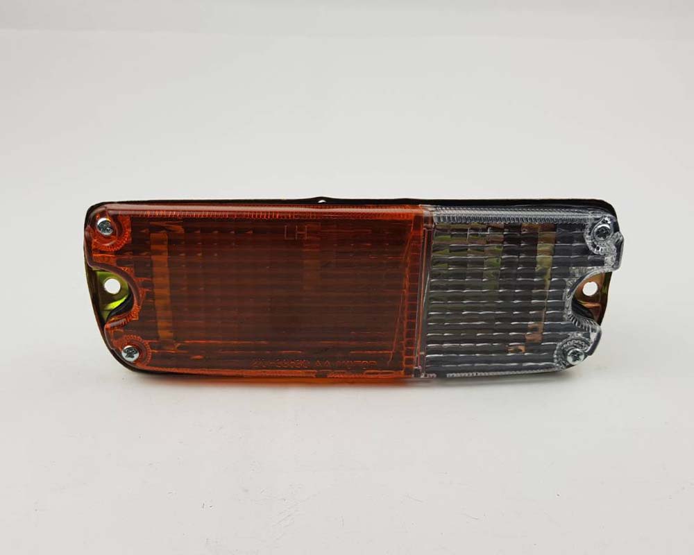 Front Bumper Turn Signal Light – Amber/Clear Left Hand (LH) for 1972–1977 Toyota Hilux RN20 / RN25 Pickup OEM 81520-89806
