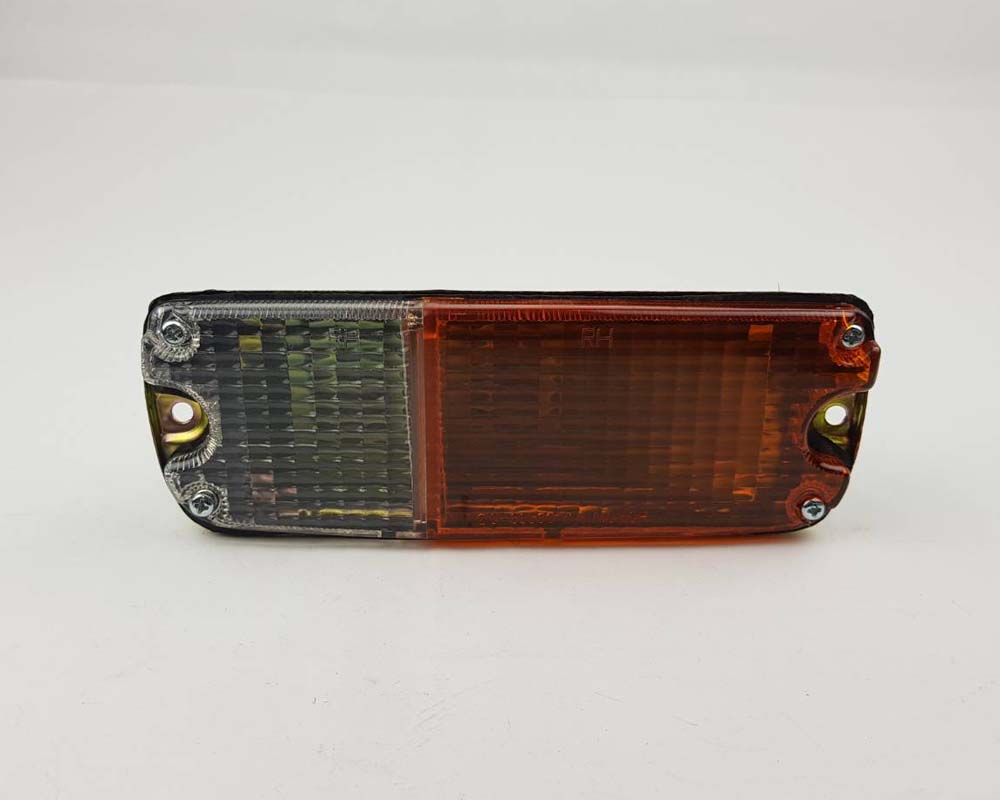 Front Bumper Turn Signal Light – Amber/Clear Right Hand (RH) for 1972–1977 Toyota Hilux RN20 / RN25 Pickup OEM 81510-89806