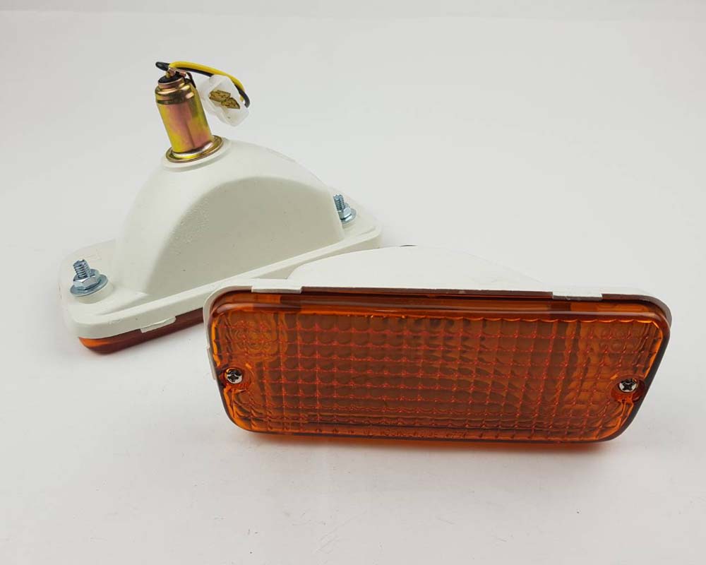 Front bumper turn signal light pair for 1979–1981 Toyota Hilux RN30 / RN40 Pickup additional view