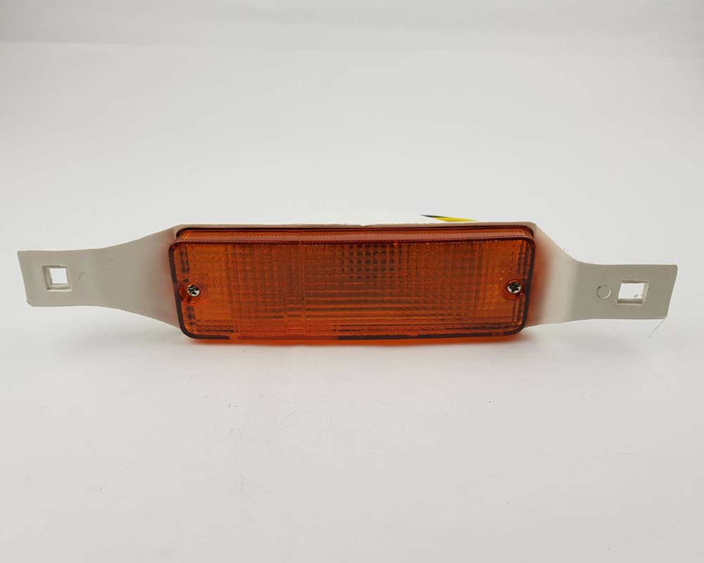 Front Bumper Turn Signal Light – Amber Left Hand (LH) for 1981–1984 Toyota Hilux LN30 / LN40 / RN30 / RN40 OEM 81520-89122