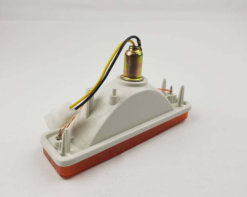 Front Bumper Turn Signal Light – Amber for 1983–1984 Toyota Hilux LN50 / LN55 / LN56 / YN50-series product view 2