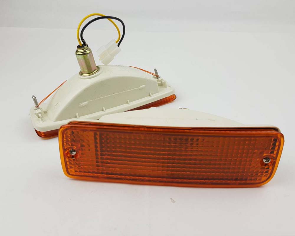 Front bumper turn signal light pair for 1988–1997 Toyota Hilux LN85 / LN90 / LN10# and related models additional view