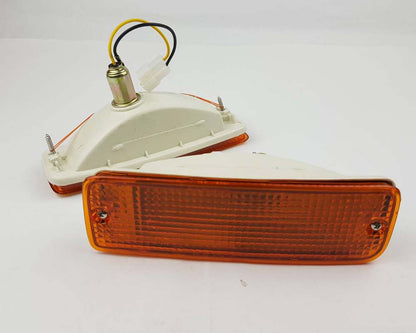 Front bumper turn signal light pair for 1988–1997 Toyota Hilux LN85 / LN90 / LN10# and related models additional view