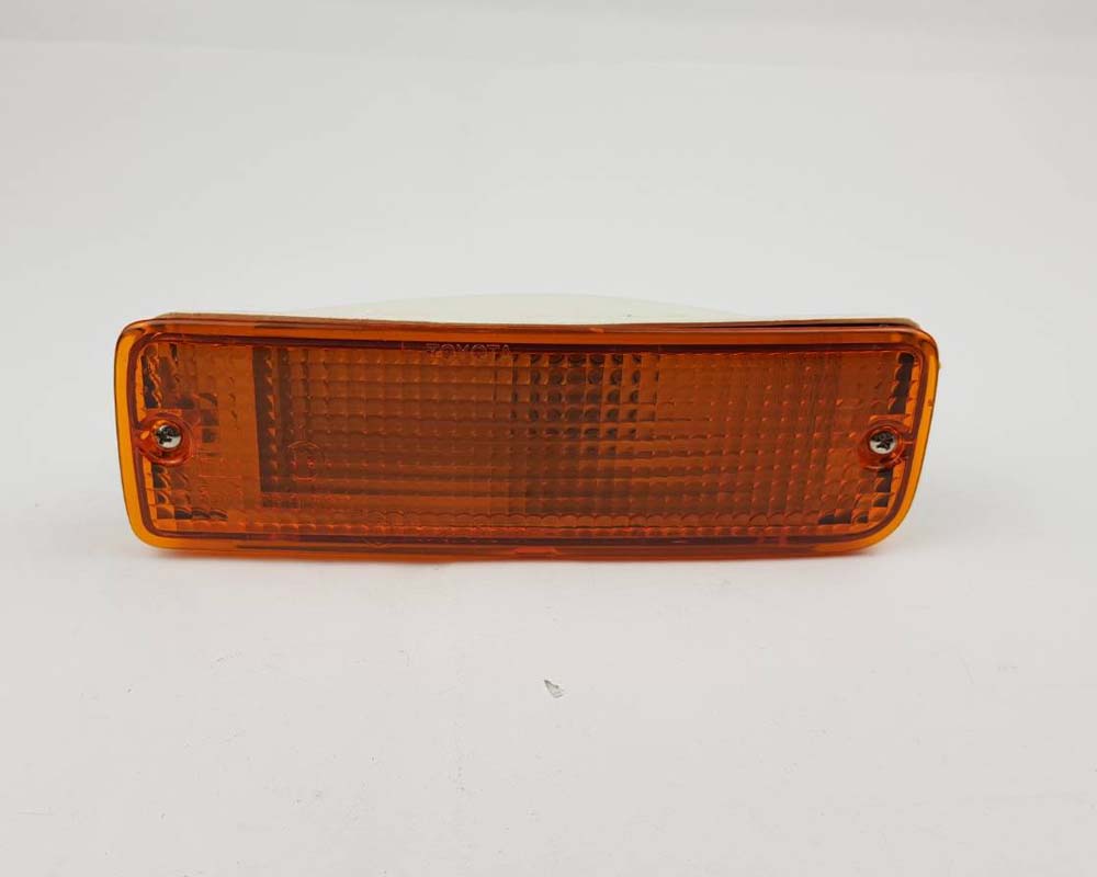 Front Bumper Turn Signal Light – Amber Left Hand (LH) for 1988–1997 Toyota Hilux LN85 / LN90 / LN10# and related models OEM 81520-35090