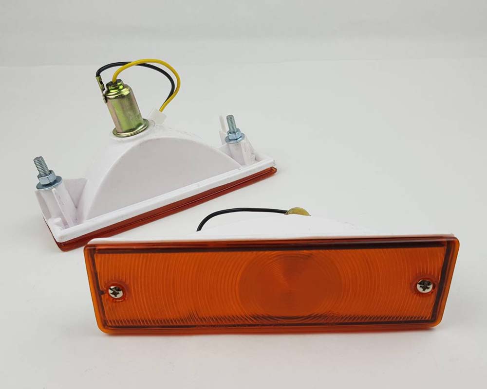 Front Bumper Turn Signal Light Yellow - AE80 - LH-RH for 1983–1985 Toyota Corolla AE80 / AE8# / CE80 (KOITO type) – OEM 81520-19875 / 81510-19875
