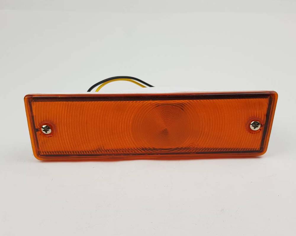 Front bumper turn signal light pair LH RH for 1979–1981 Toyota Hilux RN30 / RN40 Pickup OEM 81520-39315 81510-39315