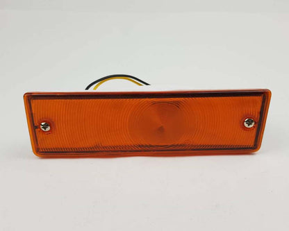 Front bumper turn signal light pair LH RH for 1979–1981 Toyota Hilux RN30 / RN40 Pickup OEM 81520-39315 81510-39315