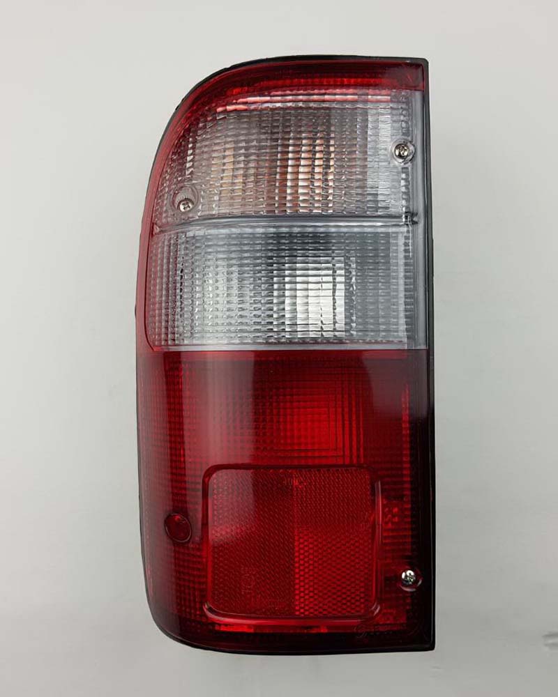 Front bumper turn signal light pair LH RH for 1979–1981 Toyota Hilux RN30 / RN40 Pickup OEM 81520-39315 81510-39315