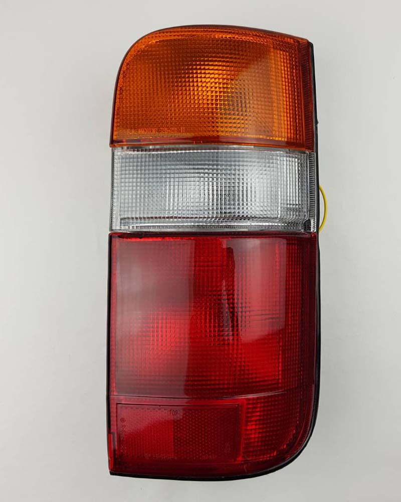 Front bumper turn signal light pair LH RH for 1979–1981 Toyota Hilux RN30 / RN40 Pickup OEM 81520-39315 81510-39315