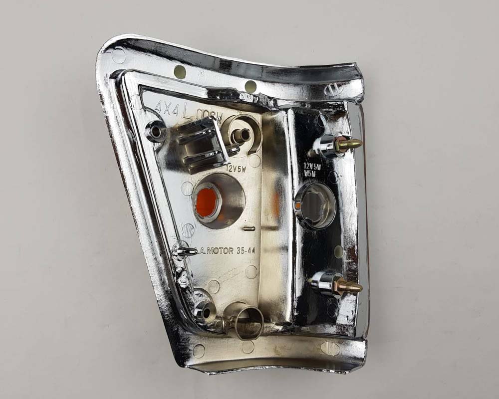 Front & Turn Signal Light - LN106 - Chrome - LH for 1992–1996 Toyota Hilux 4WD; commonly used on LN106 / LN107 / LN111 and related applications – OEM 81620-35060
