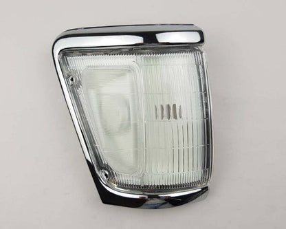 Front bumper turn signal light pair LH RH for 1979–1981 Toyota Hilux RN30 / RN40 Pickup OEM 81520-39315 81510-39315