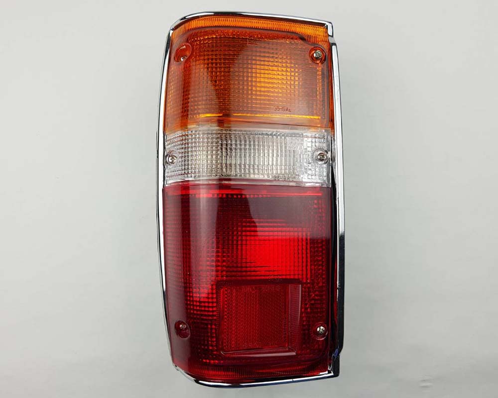 Front bumper turn signal light pair LH RH for 1979–1981 Toyota Hilux RN30 / RN40 Pickup OEM 81520-39315 81510-39315