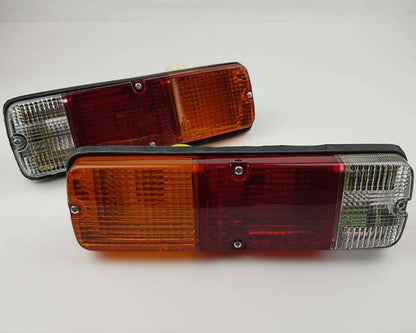 Front bumper turn signal light pair LH RH for 1979–1981 Toyota Hilux RN30 / RN40 Pickup OEM 81520-39315 81510-39315