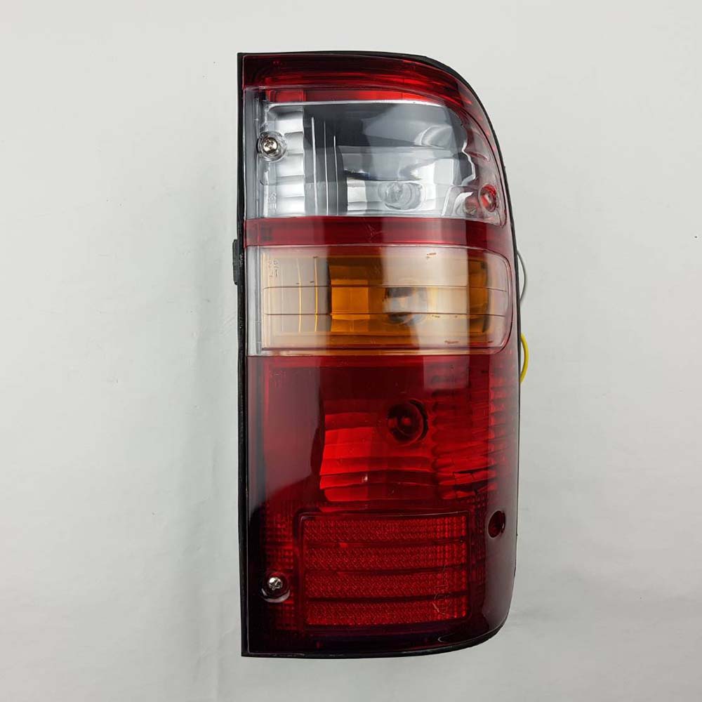 Front bumper turn signal light pair LH RH for 1979–1981 Toyota Hilux RN30 / RN40 Pickup OEM 81520-39315 81510-39315