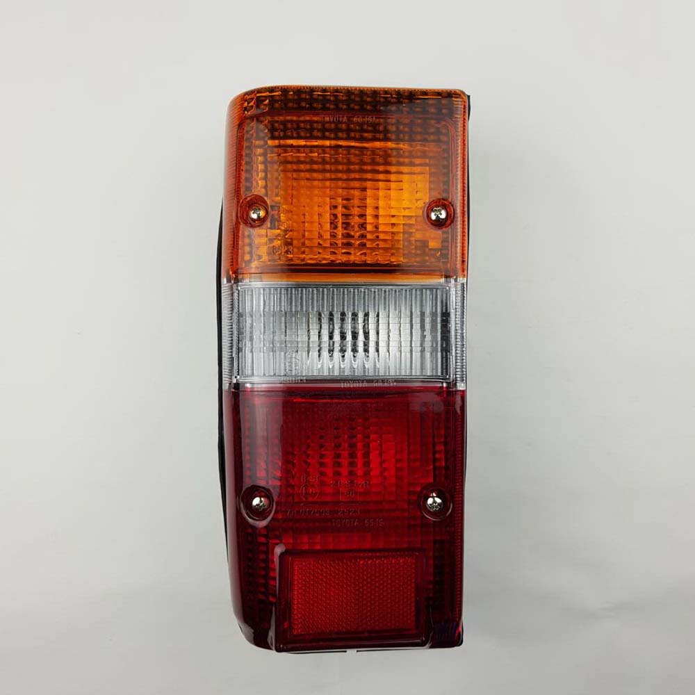 Front bumper turn signal light pair LH RH for 1979–1981 Toyota Hilux RN30 / RN40 Pickup OEM 81520-39315 81510-39315