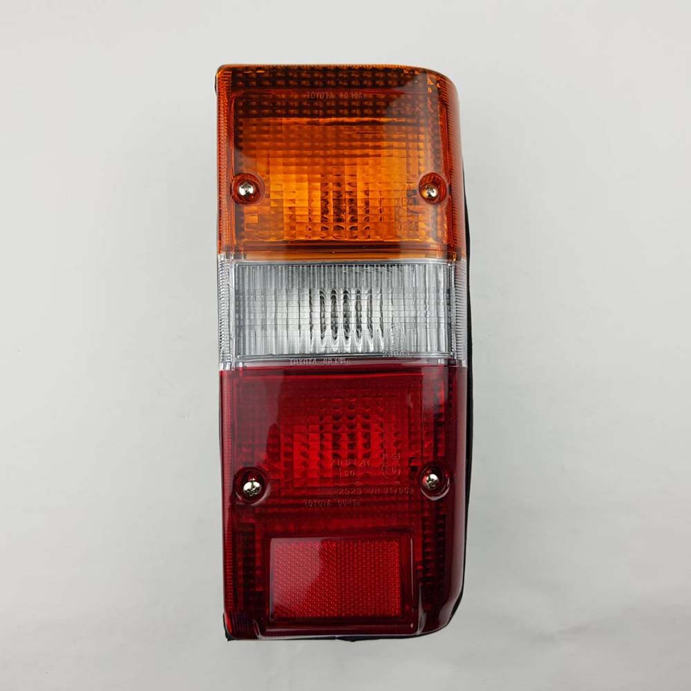 Front bumper turn signal light pair LH RH for 1979–1981 Toyota Hilux RN30 / RN40 Pickup OEM 81520-39315 81510-39315
