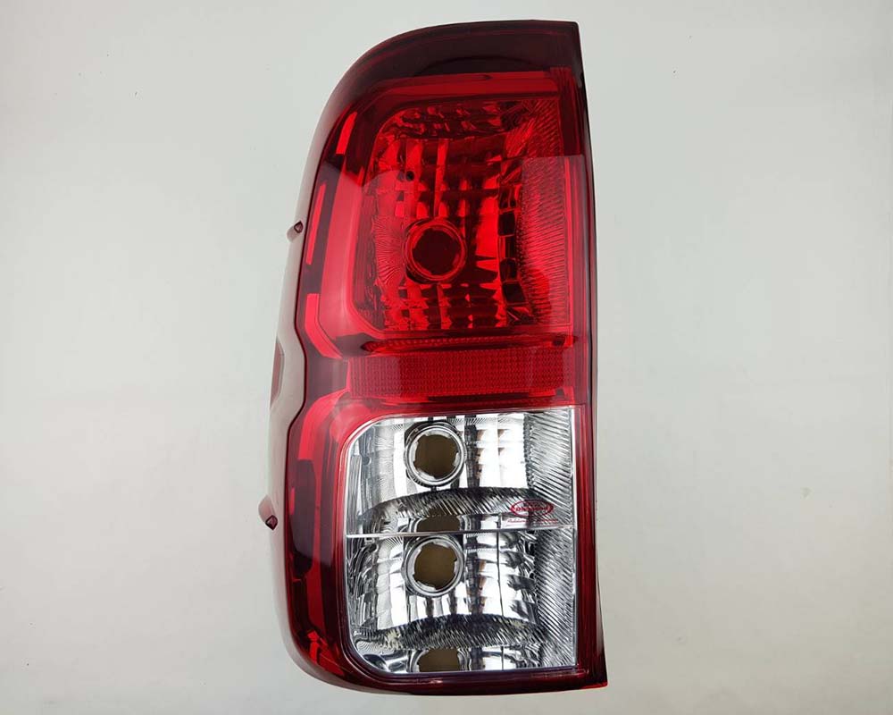 Front bumper turn signal light pair LH RH for 1979–1981 Toyota Hilux RN30 / RN40 Pickup OEM 81520-39315 81510-39315