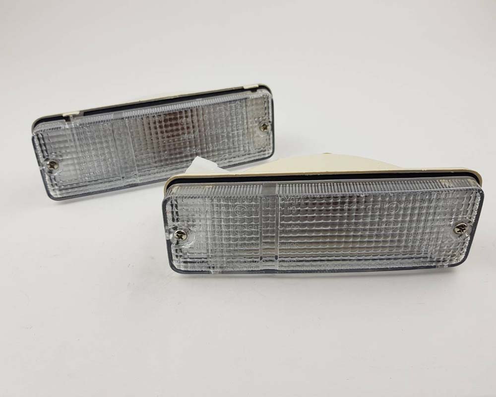 Front Bumper Turn Signal Light Left Hand (LH) for 1979–1981 Toyota Hilux RN30 / RN40 Pickup OEM 81520-39315