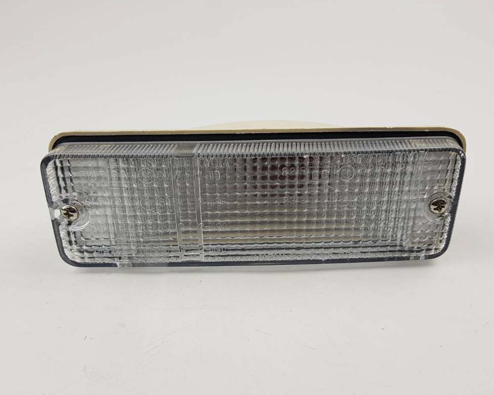 Front Bumper Turn Signal Light Left Hand (LH) for 1979–1981 Toyota Hilux RN30 / RN40 Pickup OEM 81520-39315