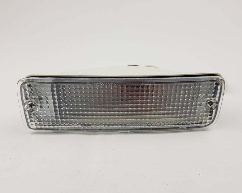 Front Bumper Turn Signal Light Left Hand (LH) for 1979–1981 Toyota Hilux RN30 / RN40 Pickup OEM 81520-39315