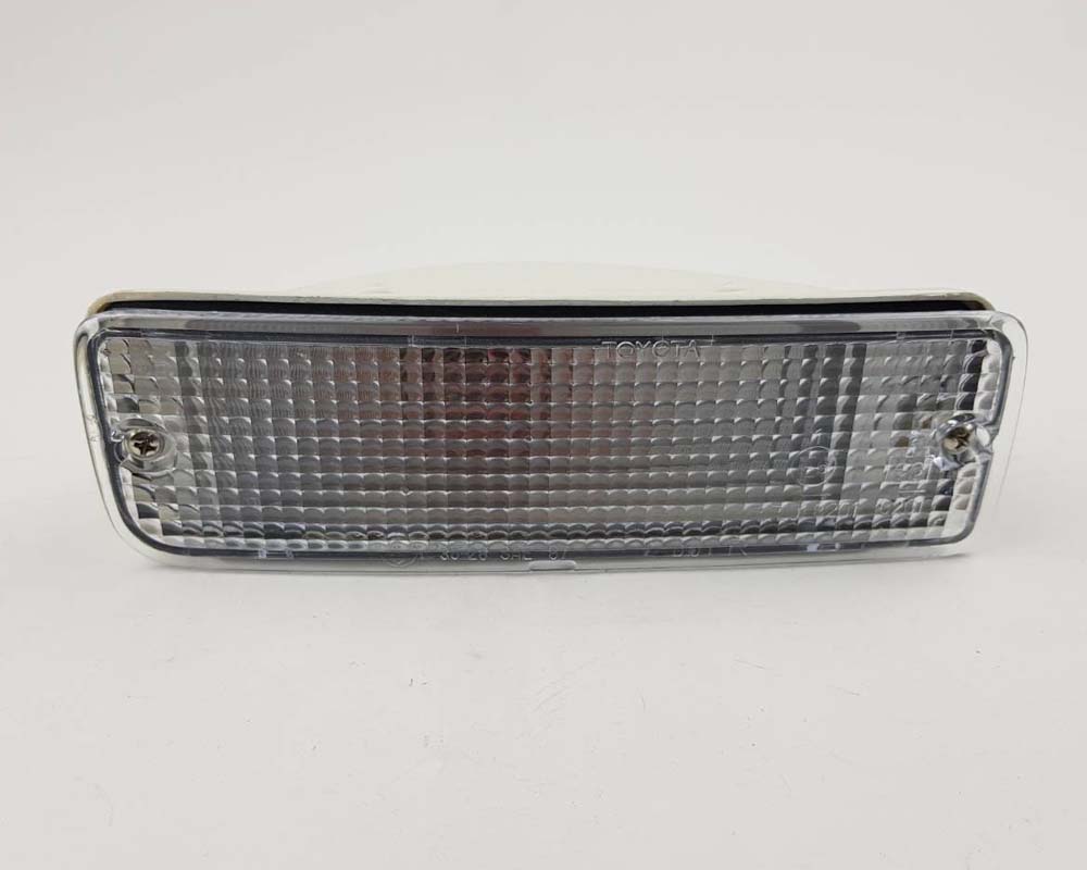Front Bumper Turn Signal Light Left Hand (LH) for 1979–1981 Toyota Hilux RN30 / RN40 Pickup OEM 81520-39315
