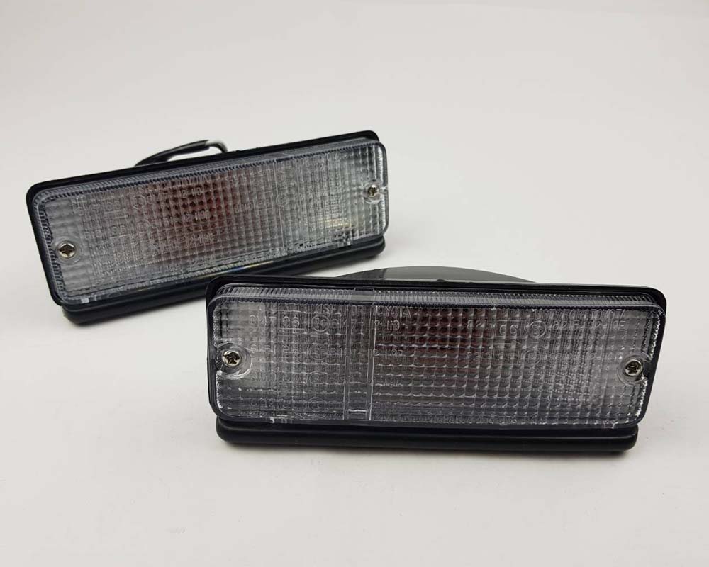 Front Bumper Turn Signal Light Left Hand (LH) for 1979–1981 Toyota Hilux RN30 / RN40 Pickup OEM 81520-39315