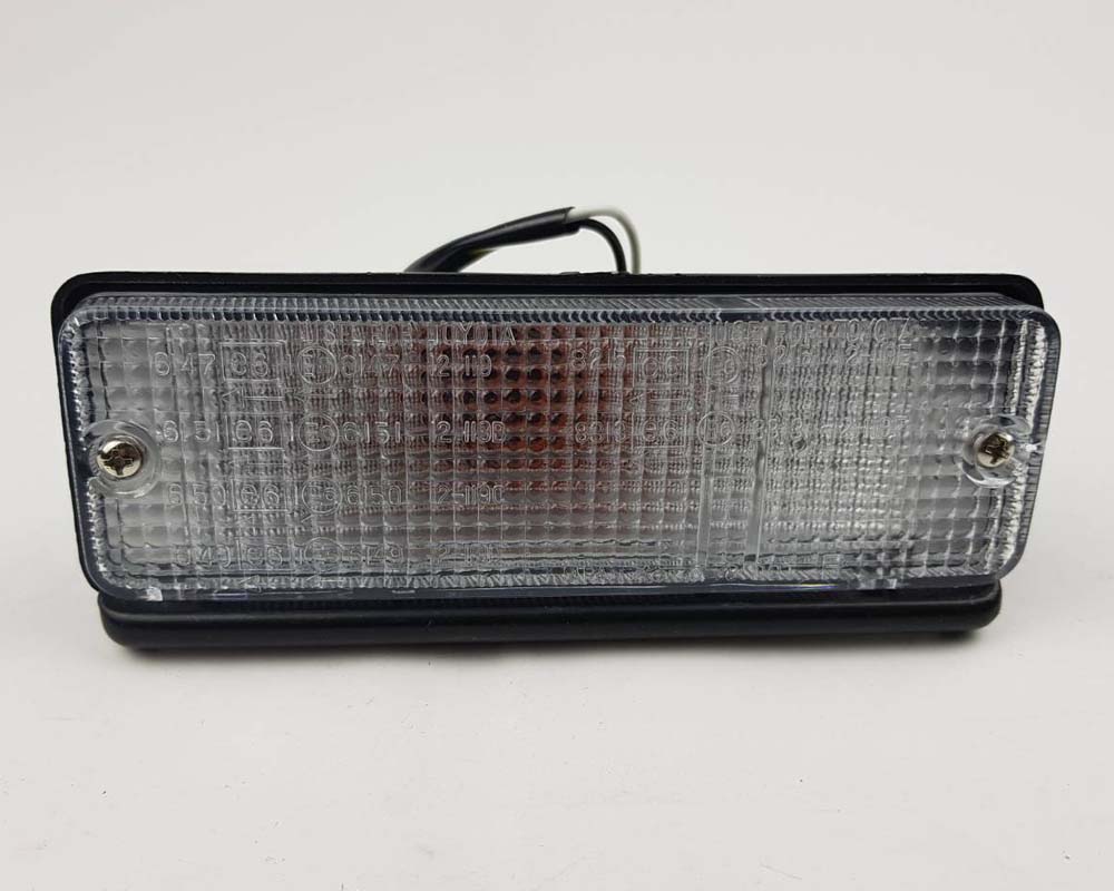Front Bumper Turn Signal Light Left Hand (LH) for 1979–1981 Toyota Hilux RN30 / RN40 Pickup OEM 81520-39315