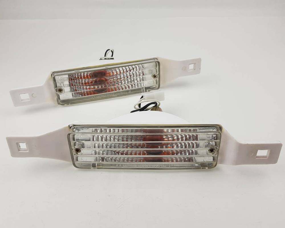 Front Bumper Turn Signal Light Left Hand (LH) for 1979–1981 Toyota Hilux RN30 / RN40 Pickup OEM 81520-39315